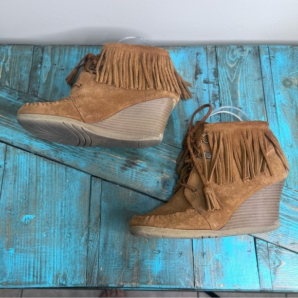 Minnetonka Tan Leather Suede Wedge Shoes Fringe Size 6 Southwestern Rodeo Boho - Picture 3 of 13
